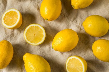 Organik Tohumsuz Sarı Limonlar Bir demet