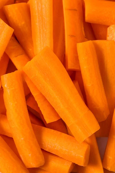 盘子里的生橙子有机胡萝卜 — 图库照片