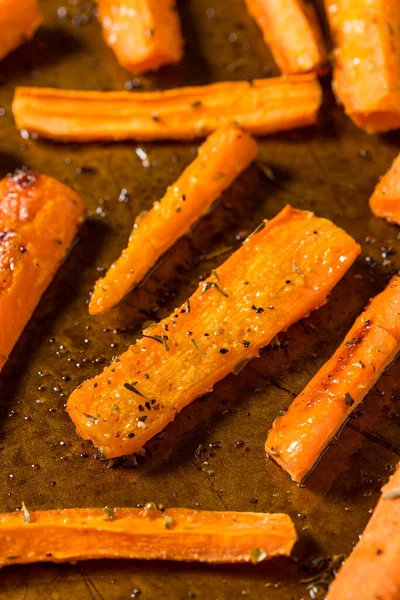 Саморобна Органічна Смажена Морква Сковороді — стокове фото