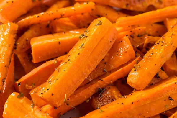 Домашняя Органическая Жареная Морковь Кастрюле — стоковое фото