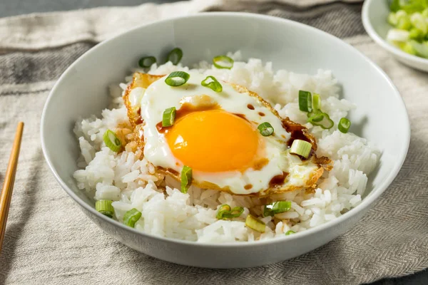 Домашнее Азиатское Жареное Яйцо Рисовый Завтрак Соевым Соусом — стоковое фото
