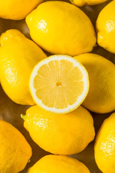 Limones Amarillos Sin Semillas Crudos Orgánicos Racimo — Foto de Stock