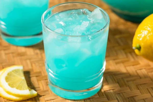 Холодний Освіжаючий Синій Фруктовий Коктейль Склянці — стокове фото