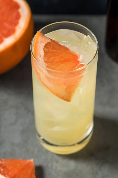 Kall Boozy Grapefruit Gin Radler Ett Glas — Stockfoto