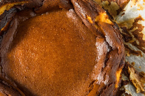 Pieczony Palony Baskijski Sernik Patelni Gotowy Jedzenia — Zdjęcie stockowe