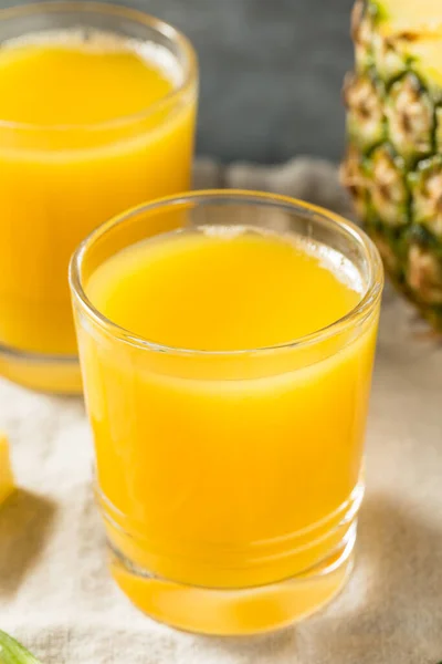 Zumo Piña Amarillo Refrescante Frío Listo Para Beber — Foto de Stock