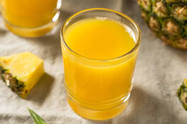 Studená Osvěžující Žlutý Ananasový Džus Připraven Pití — Stock fotografie