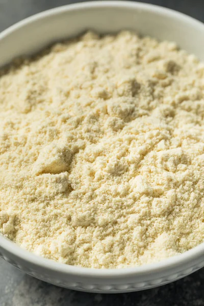 Bir Kepçedeki Organik Sağlıklı Vanilyalı Süt Tozu — Stok fotoğraf