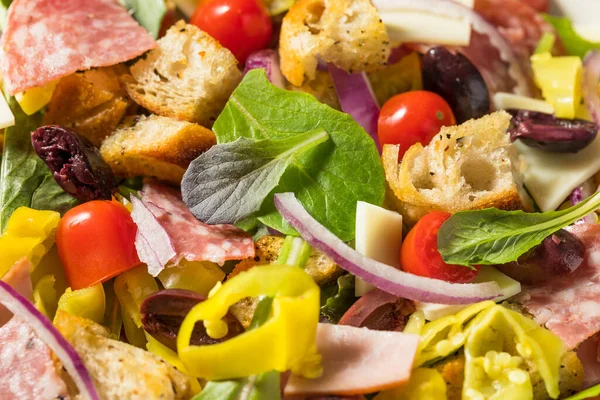 Hausgemachter Italienischer Sub Salat Mit Salami Paprika Tomate Und Zwiebel — Stockfoto