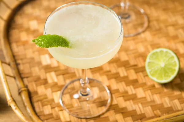 Cold Boozy Lime Daquiri Cocktail Con Rum — Foto Stock