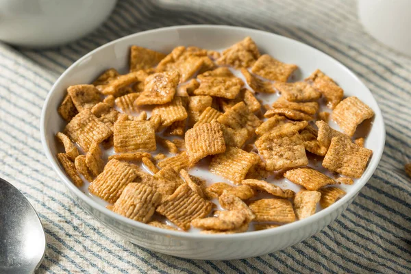 Dulce Crujiente Canela Desayuno Cereales Con Leche — Foto de Stock