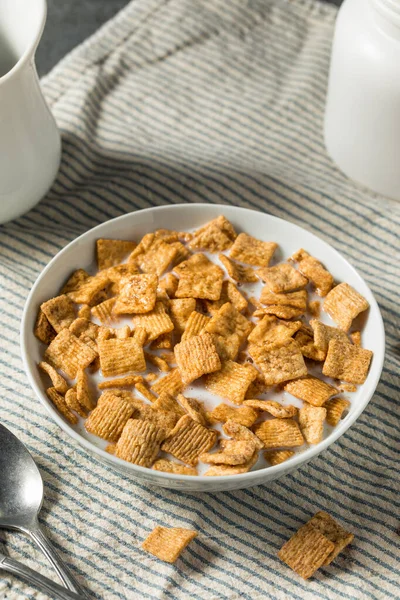 Dulce Crujiente Canela Desayuno Cereales Con Leche — Foto de Stock