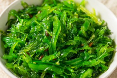 Susam tohumlu Koreli Miyeok Julgi Bokkeum Yosun Tarafı