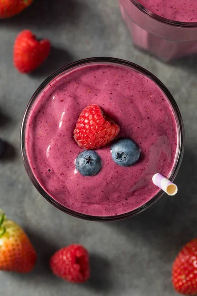 Smoothie Berry Breakfast Sehat Dengan Susu Strawberry Dan Yogurt — Stok Foto