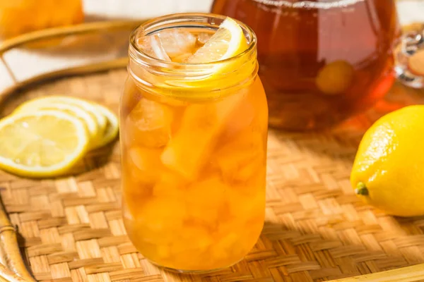 Холодний Освіжаючий Південний Солодкий Чай Лимоном — стокове фото