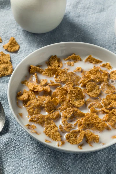 Zelfgemaakte Gezonde Cornflakes Met Volle Melk — Stockfoto