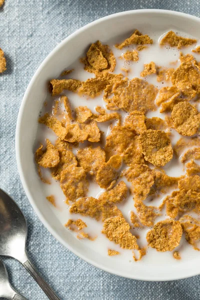 Hausgemachte Gesunde Cornflakes Mit Vollmilch — Stockfoto