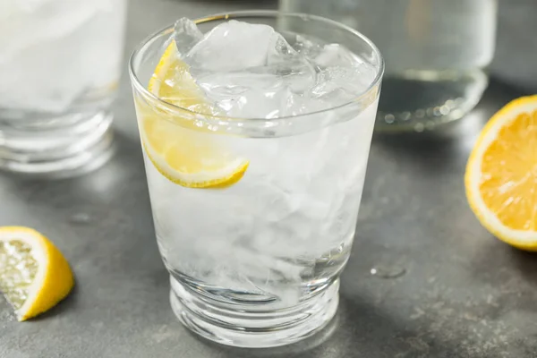 Koud Verfrissend Water Met Citroen Een Glas — Stockfoto