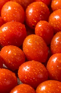 Kırmızı Çiğ Organik Kiraz Domatesleri Yemeye Hazır