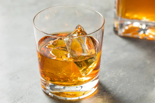 Whisky Bourbon Rafraîchissant Sur Les Rochers Prêt Boire — Photo