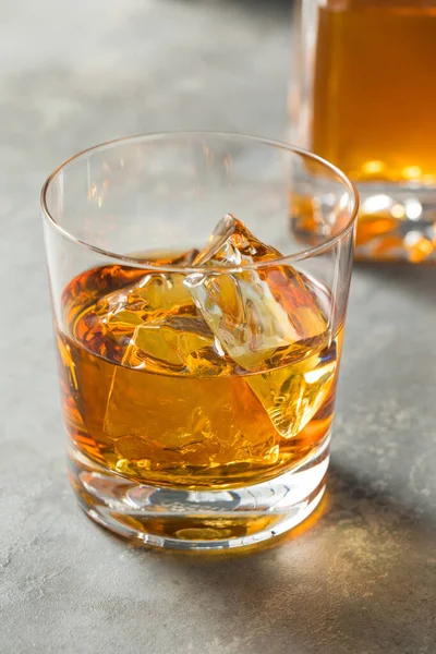 Drank Verfrissende Bourbon Whiskey Rocks Klaar Drinken — Stockfoto