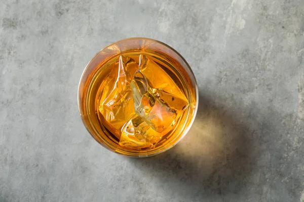Whisky Borbón Refrescante Las Rocas Listo Para Beber —  Fotos de Stock