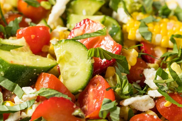 Sommer Gesunder Hausgemachter Mais Gurkensalat Mit Feta — Stockfoto