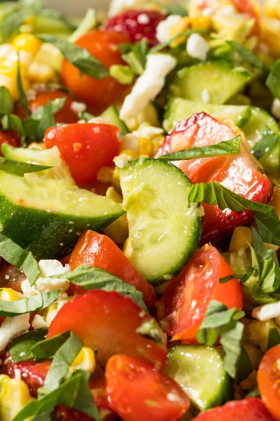 夏季健康自制玉米及带有Feta的黄瓜沙拉 — 图库照片