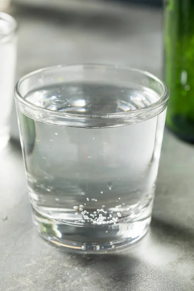Zimna Orzeźwiająca Woda Mineralna Szklance — Zdjęcie stockowe