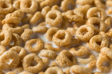 Sağlıklı Yulaf Kahvaltısı Mısır Gevreği Halkaları ile Tam Süt