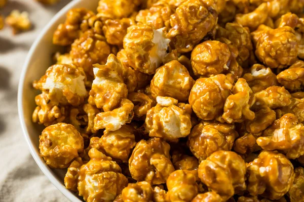 Zelfgemaakte Karamel Popcorn Klaar Eten Een Kom — Stockfoto