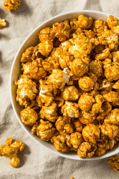 Zelfgemaakte Karamel Popcorn Klaar Eten Een Kom — Stockfoto