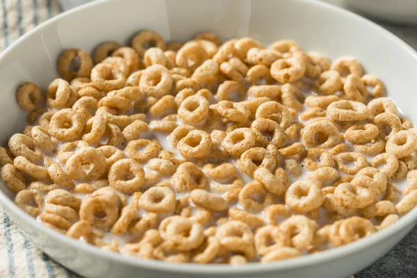 Anillos Cereales Para Desayuno Avena Saludable Con Leche Entera — Foto de Stock