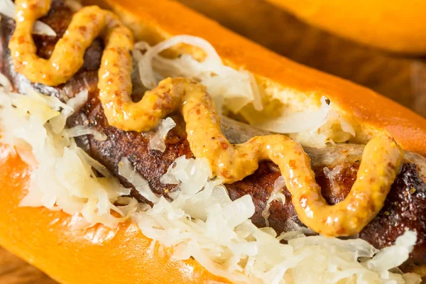 德国自制布拉特沃斯特香肠与芥末和泡菜 — 图库照片