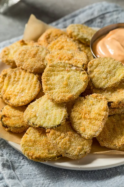 Homemade Deep Fried Pickles Spicy Mayo — Stock Photo, Image