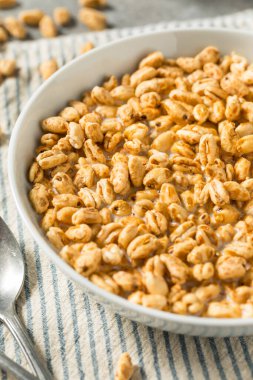 Sağlıklı Tatlı Kabarık Buğday Gevreği ve Tam Süt