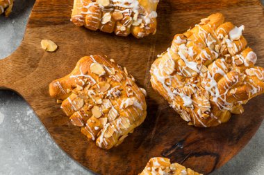 Ev yapımı Badem ve Kremalı Ayı Pençesi Pastası