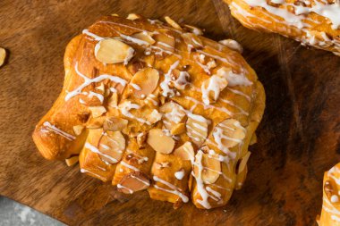 Ev yapımı Badem ve Kremalı Ayı Pençesi Pastası