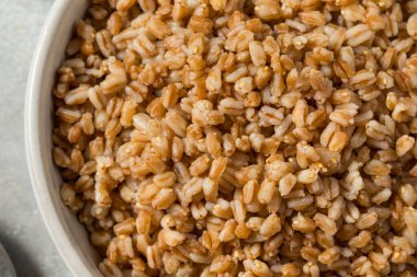 Akşam Yemeği İçin Bir Kase Organik Farro Tanesi