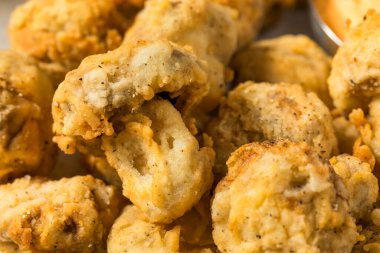 Baharatlı mayonezli ev yapımı mantar.