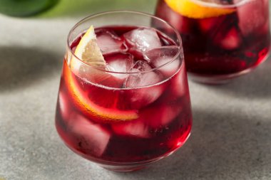 İçkili Soğuk Tinto De Verano Köpüklü Şarap Limonla