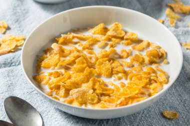 Tatlı organik şekerli mısır gevreği ve tam yağlı mısır gevreği.