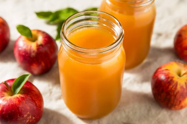 Cold Refreshing Apple Cider Juice Glass — Stock Photo, Image