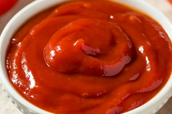 Hjemmelaget Økologisk Rød Tomat Ketchup Bolle – stockfoto