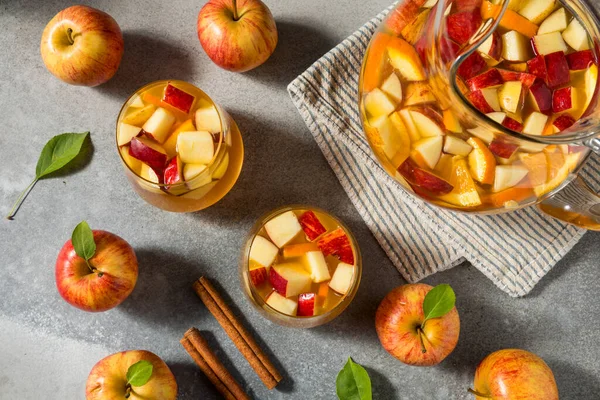 Cold Refreshing Apple Cider Sangria Cocktail Wine — Stock Photo, Image