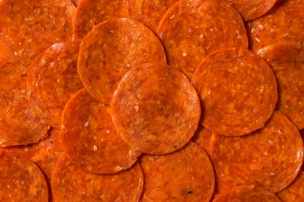 Tedavi edilmemiş organik Pepperoni Yığındaki Dilimler