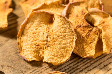 Vegan Ev Yapımı Sağlıklı Elma Cipsi Yemeye Hazır