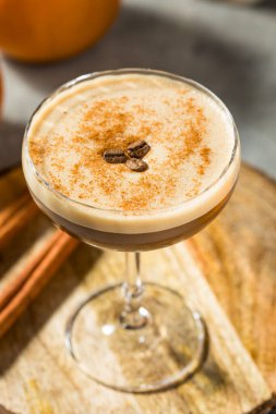 İçkili Balkabağı Baharatlı Espresso Martini Votkalı