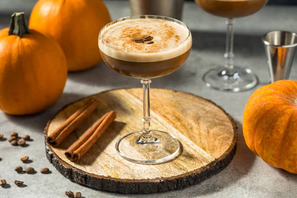 İçkili Balkabağı Baharatlı Espresso Martini Votkalı
