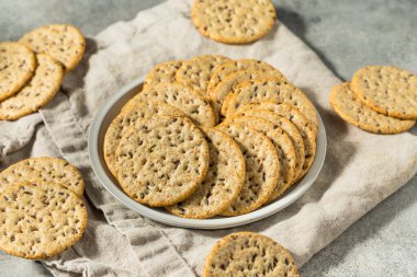 Ev yapımı Buğday Yuvarlak Krakerler Yemeye Hazır